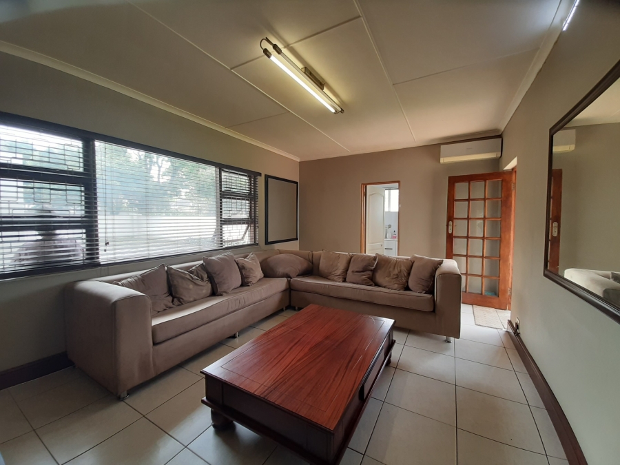 5 Bedroom Property for Sale in Nahoon Valley Park Eastern Cape